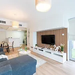 Central 1Br In Marina With Private Terrace & Pool