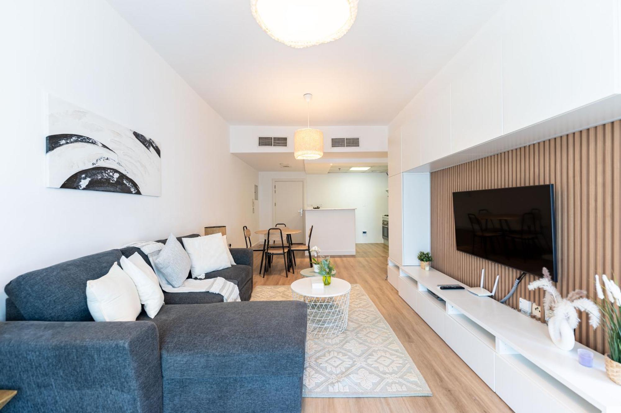 Apartment 1br In Marina With Private Terrace & Pool Dubai