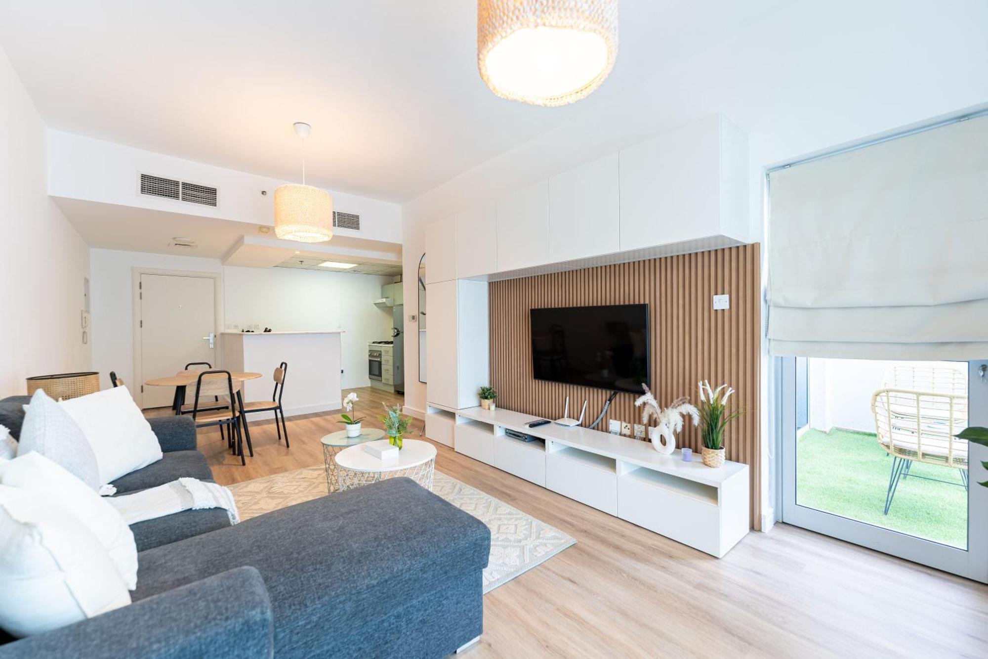 1br In Marina With Private Terrace & Pool * Dubai