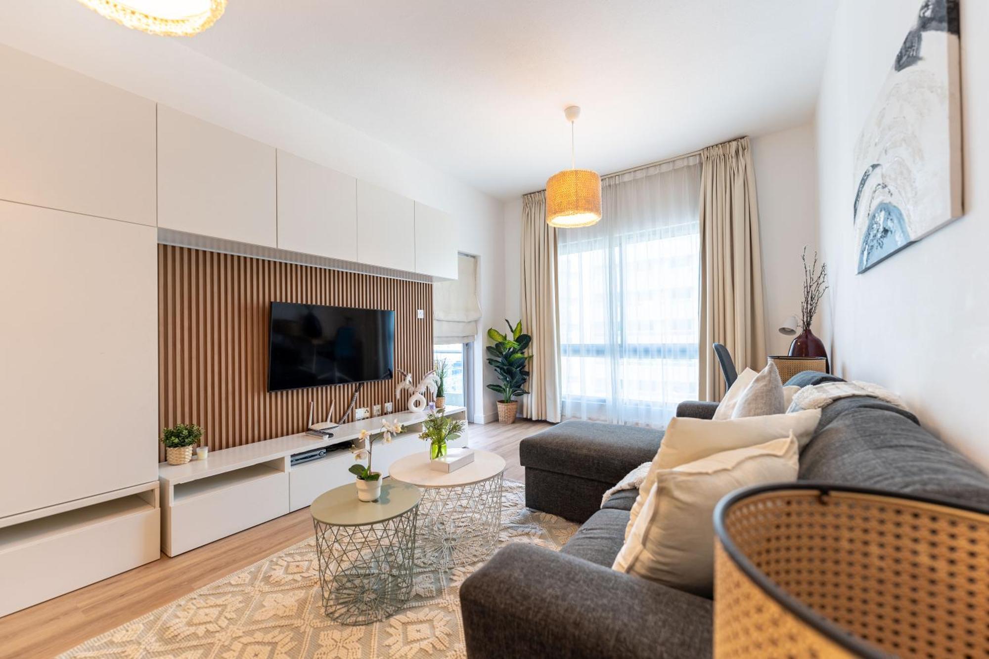 1br In Marina With Private Terrace & Pool