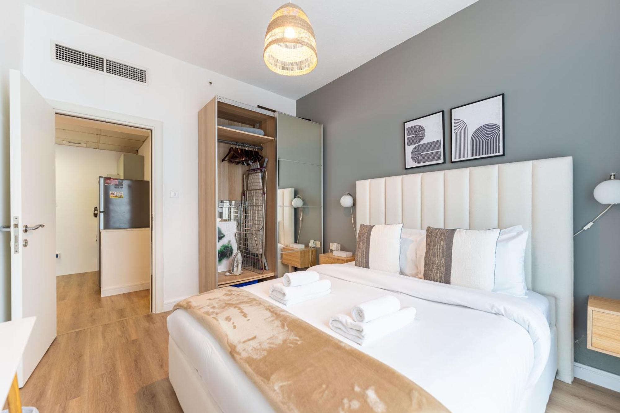 1br In Marina With Private Terrace & Pool Apartment
