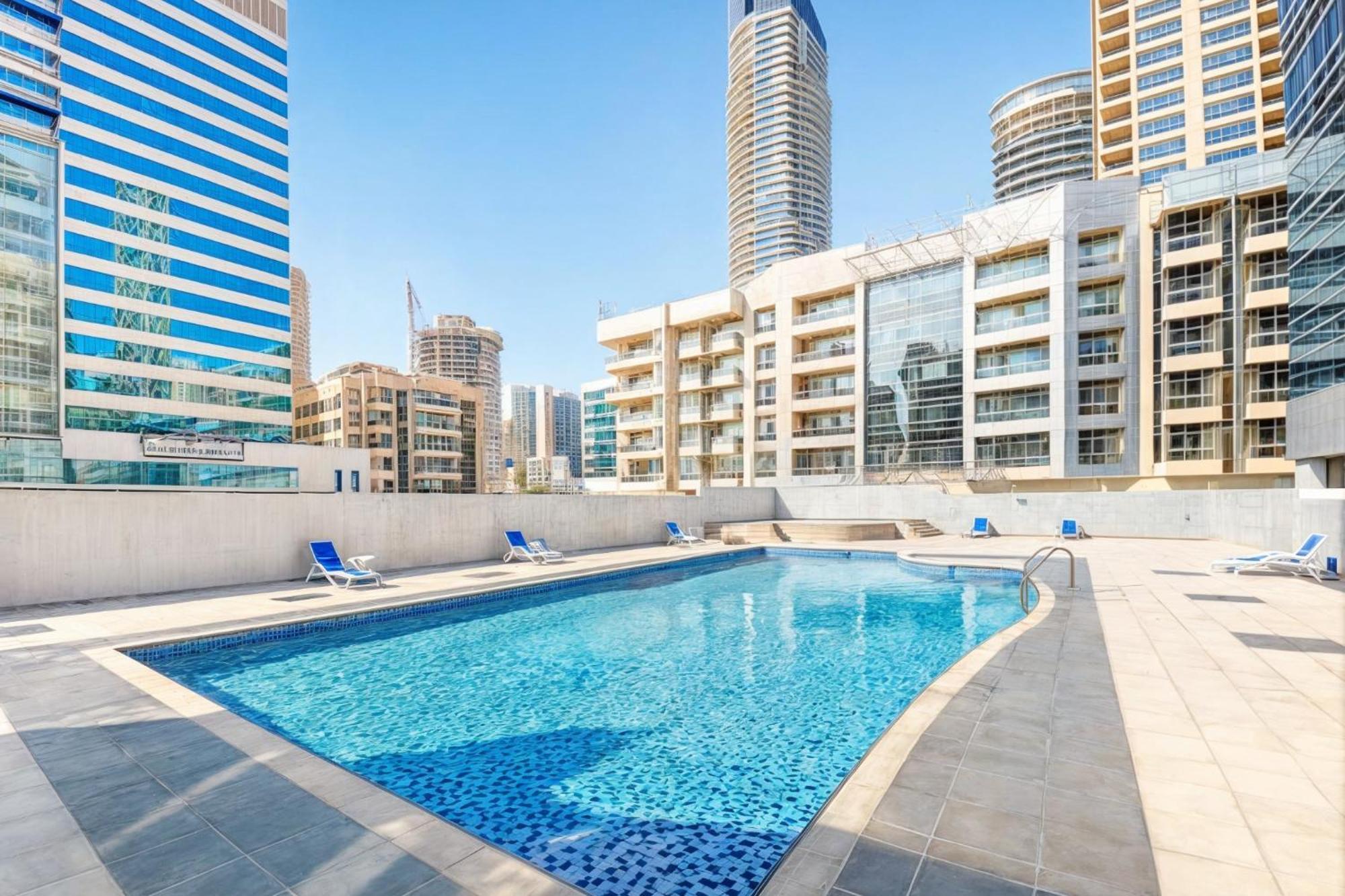 Apartment 1br In Marina With Private Terrace & Pool Dubai
