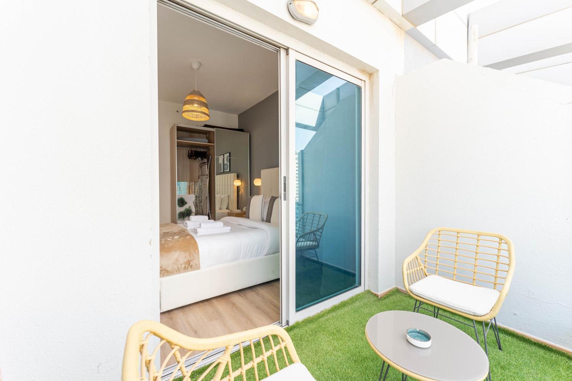 1br In Marina With Private Terrace & Pool Apartment Dubai