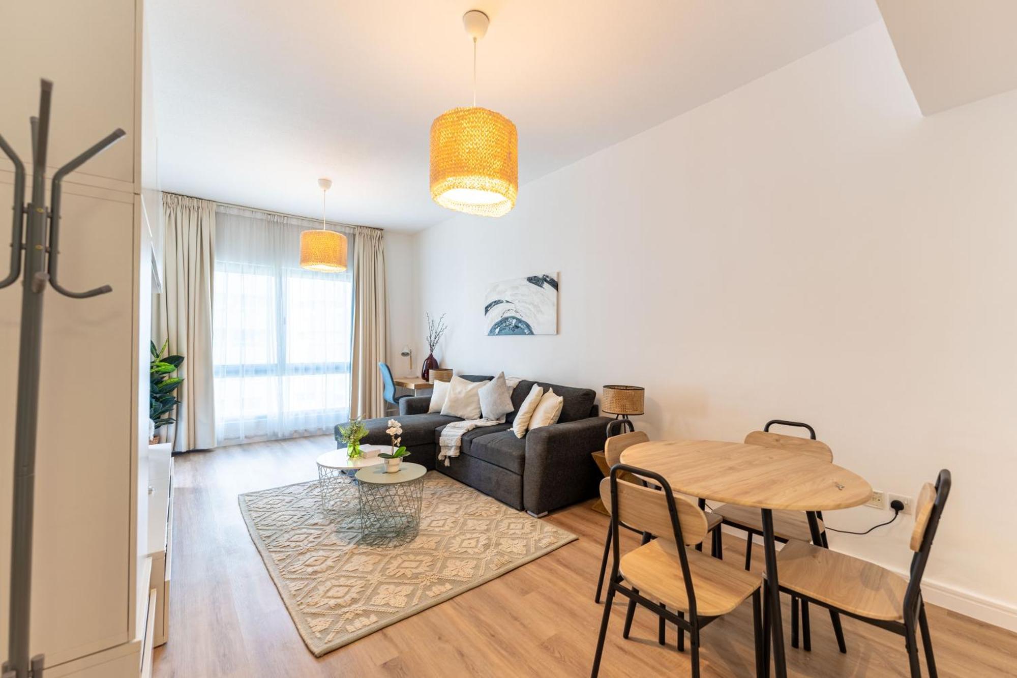 Apartment 1br In Marina With Private Terrace & Pool Dubai